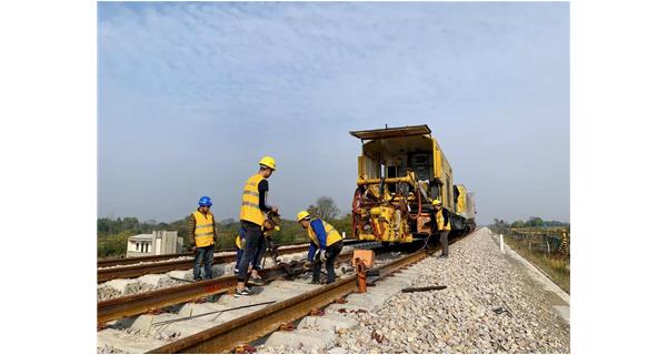 焊接故事| 兩年四地，K922和焊軌人投身軌道交通建設(shè)