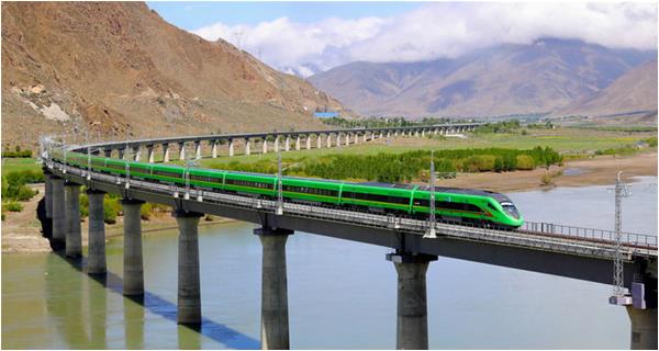 最美天路通車，鋼軌托起“復(fù)興號(hào)”開(kāi)上了世界屋脊！